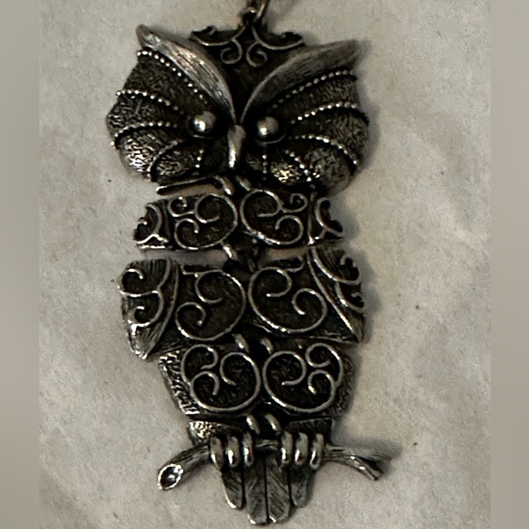 Vintage Mod Retro Articulated Owl Pendant Necklace Silvertone 1970s 24" Chain - Picture 1 of 10